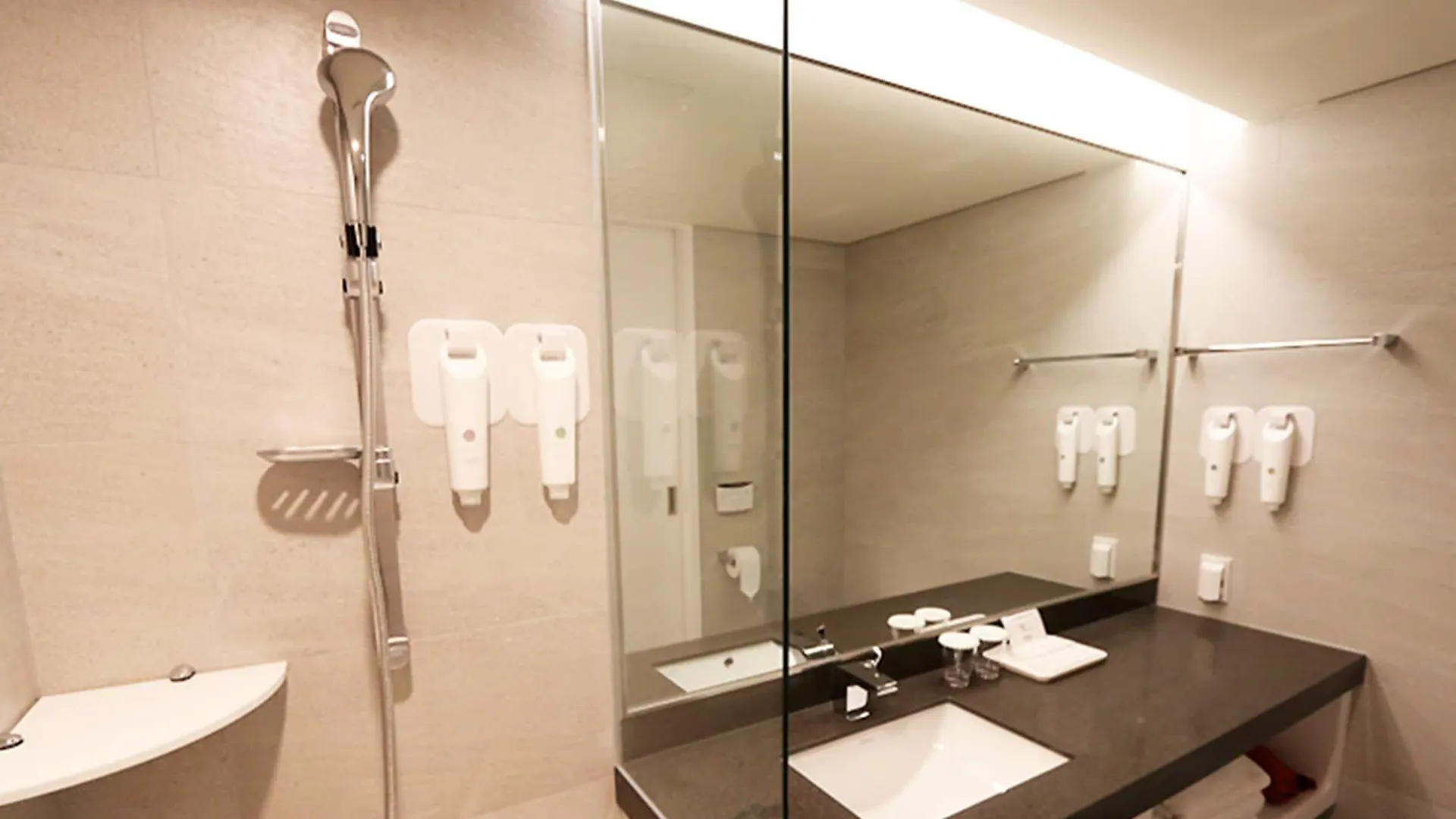 ***  Hotel Thomas Myeongdong Seoul South Korea